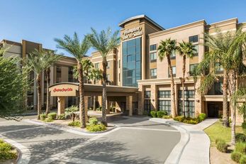 Hampton Inn & Suites Glendale-Westgate