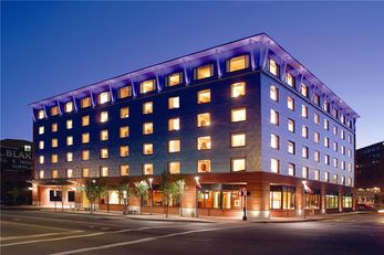 Hilton Garden Inn Downtown Waterfront