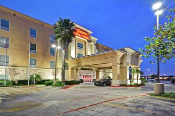 Hampton Inn & Suites Northeast I-35
