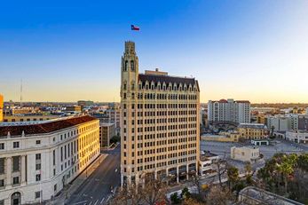 Emily Morgan Hotel DoubleTree by Hilton