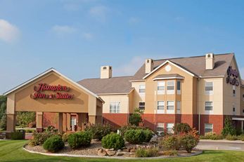 Hampton Inn & Suites Cleveland Southeast