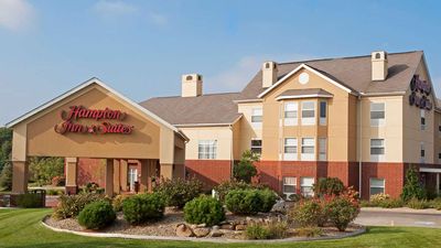 Hampton Inn & Suites Cleveland Southeast
