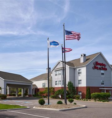 Hampton Inn & Suites Cleveland Southeast