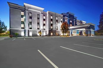 Hampton Inn & Suites Syracuse Erie Blvd