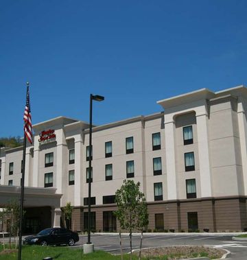 Hampton Inn & Suites Warren