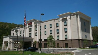 Hampton Inn & Suites Warren
