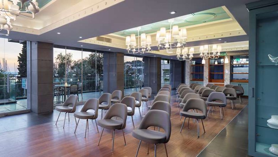 DoubleTree by Hilton Hotel Kusadasi Meeting