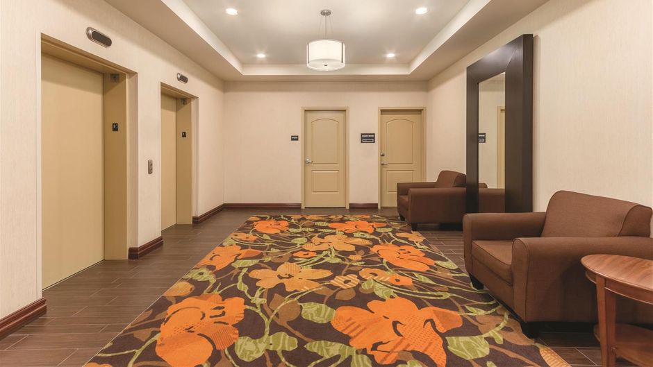 Hampton Inn Edmonton South Lobby
