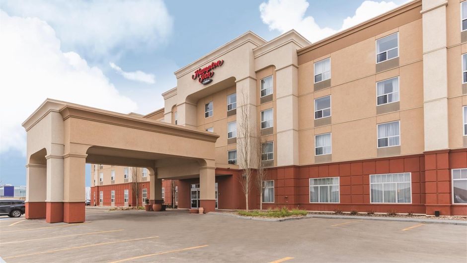 Hampton Inn Edmonton South Exterior