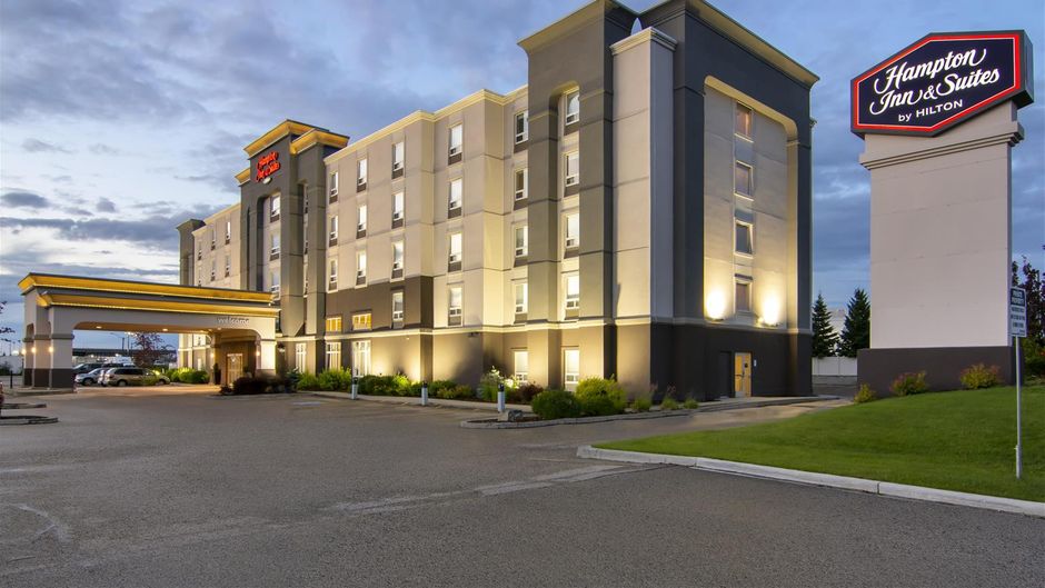 Hampton Inn & Suites West Exterior