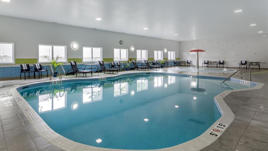 Hampton Inn & Suites West Pool