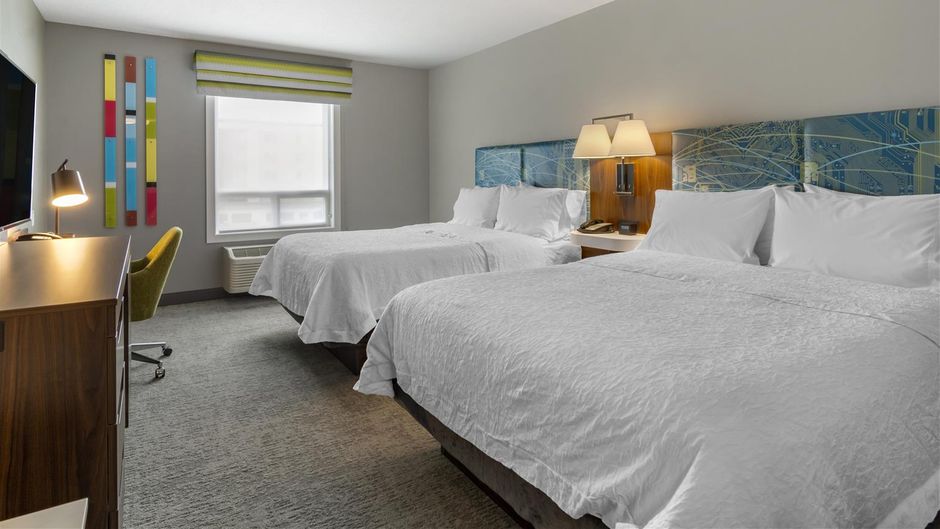 Hampton Inn & Suites West Room