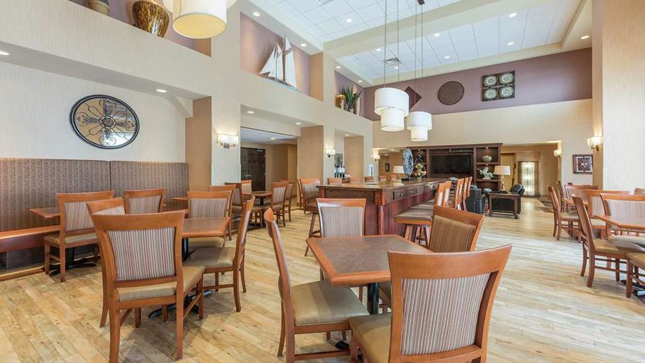 Hampton Inn & Suites Moncton Restaurant