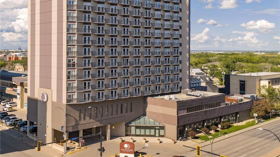 DoubleTree by Hilton Hotel & Conf Ctr Exterior