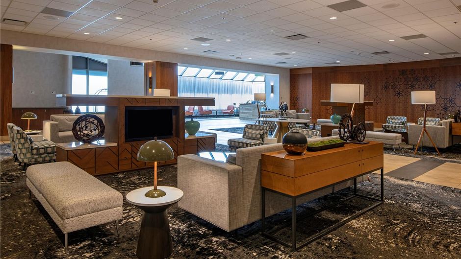 DoubleTree by Hilton Hotel & Conf Ctr Lobby