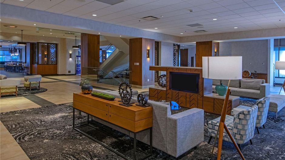 DoubleTree by Hilton Hotel & Conf Ctr Lobby