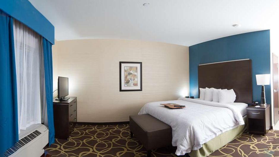 Hampton Inn & Suites, Regina East Gate Room