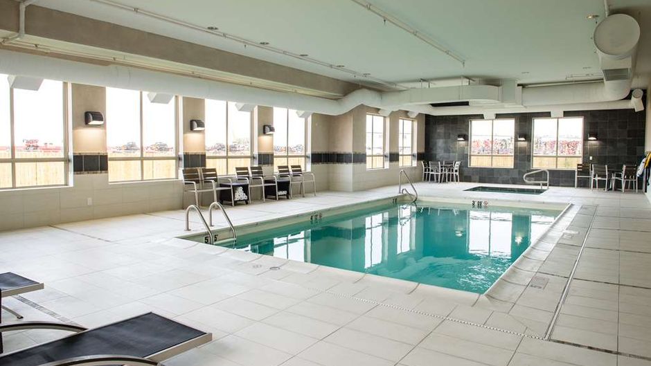 Hampton Inn & Suites, Regina East Gate Pool