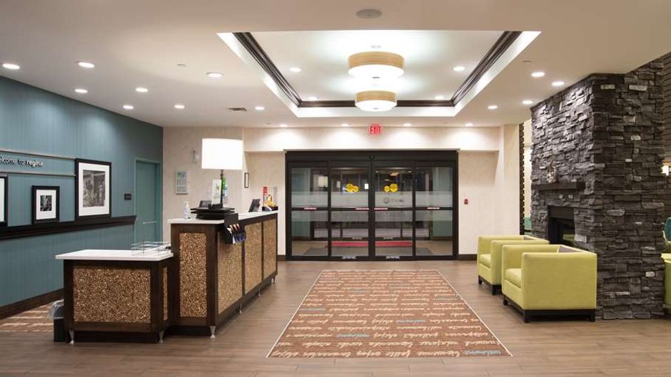 Hampton Inn & Suites, Regina East Gate Lobby