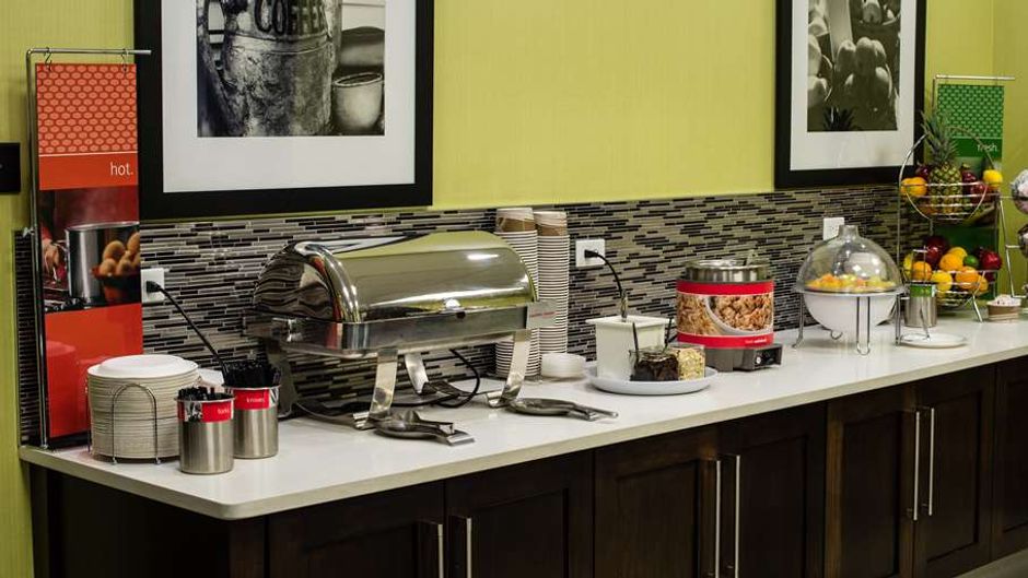 Hampton Inn & Suites, Regina East Gate Restaurant