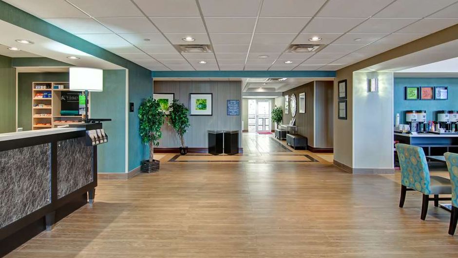 Hampton Inn by Hilton Sudbury Lobby