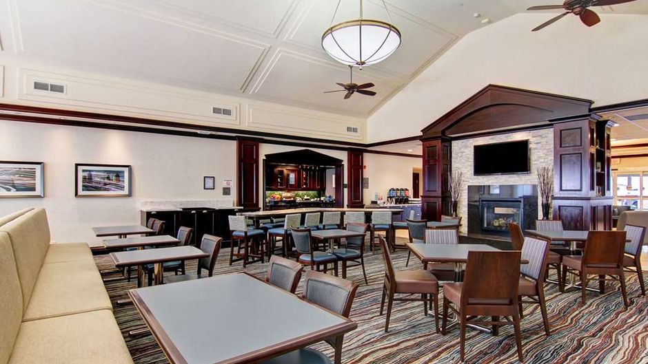 Homewood Suites Mississauga Lobby