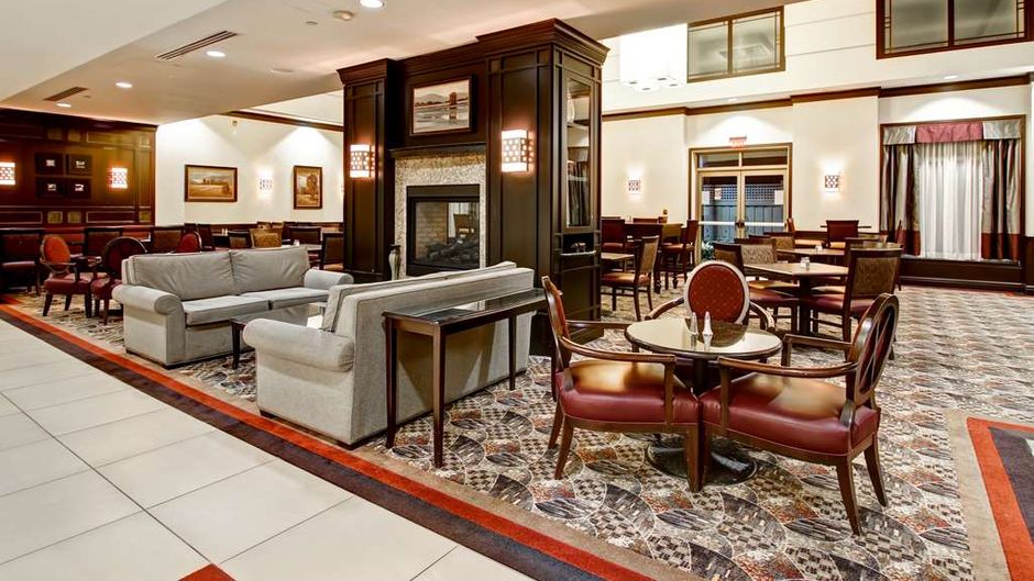 Homewood Suites Toronto Arpt Corp Ctr Lobby