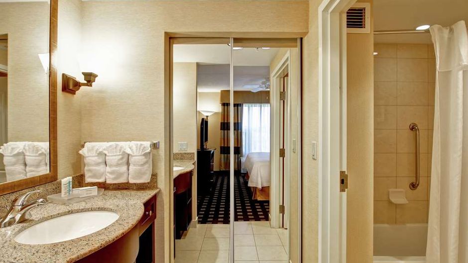 Homewood Suites Toronto Arpt Corp Ctr Room