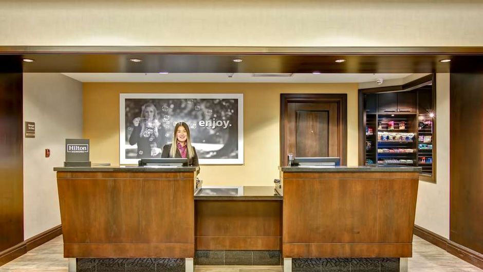 Hampton Inn Toronto Airport Corp Centre Lobby