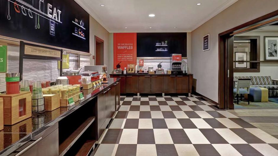 Hampton Inn Toronto Airport Corp Centre Restaurant