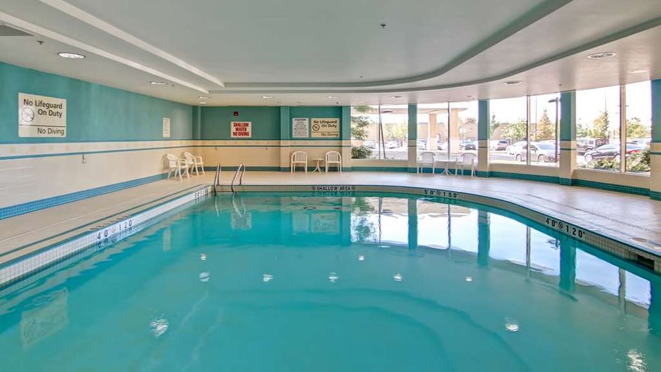 Hampton Inn Toronto Airport Corp Centre Pool