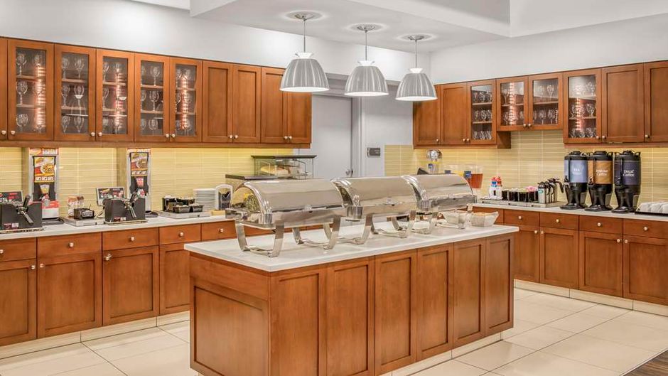 Homewood Suites by Hilton Winnipeg Airpt Restaurant