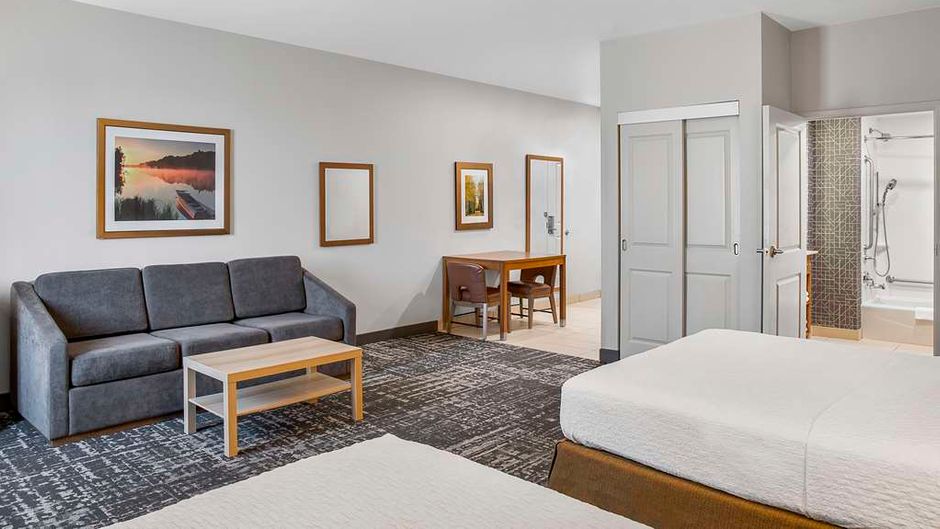 Homewood Suites by Hilton Winnipeg Airpt Room