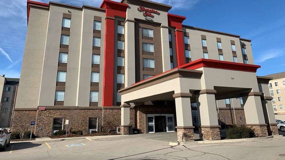 Hampton Inn London Exterior