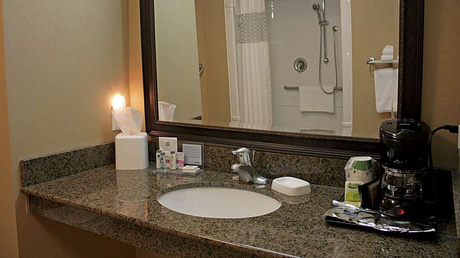 Hampton Inn North Bay Room