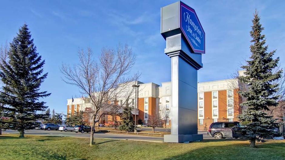 Hampton Inn & Suites Calgary Arpt Exterior