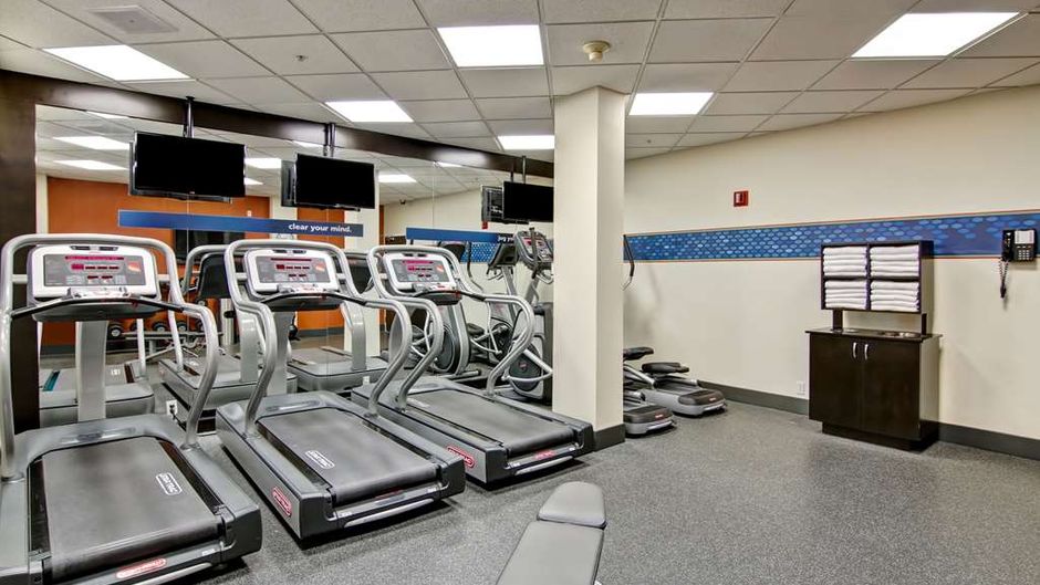 Hampton Inn & Suites Calgary Arpt Health