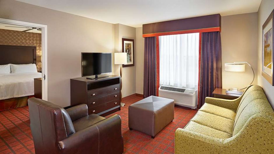 Homewood Suites Calgary Airport Room