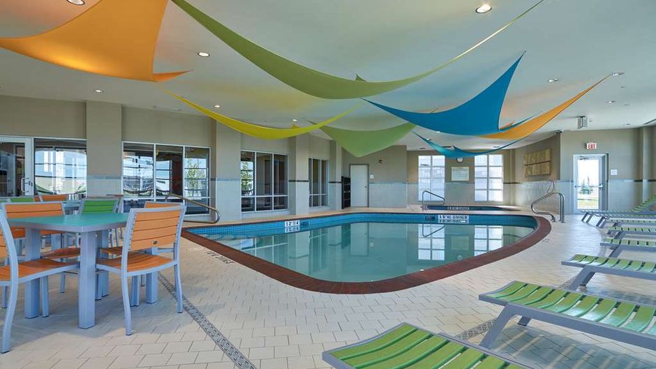 Homewood Suites Calgary Airport Pool