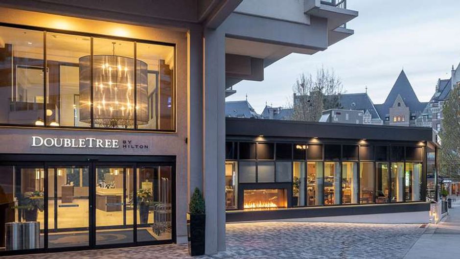 Doubletree by Hilton Hotel Victoria Exterior