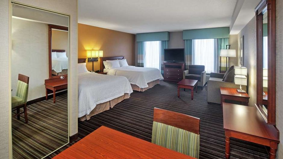 Hampton Inn & Suites Toronto Airport Room