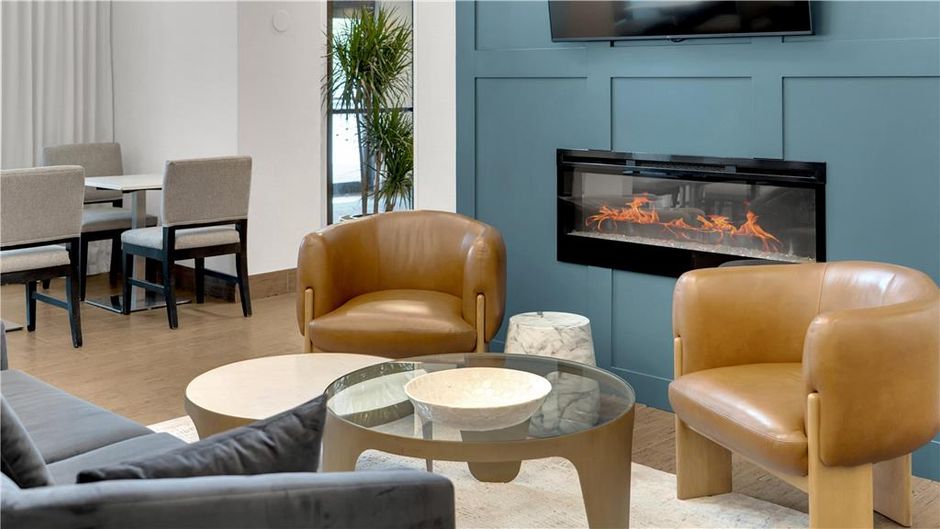 Hampton Inn & Suites by Hilton-Toronto Lobby