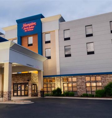 Hampton Inn & Suites Addison