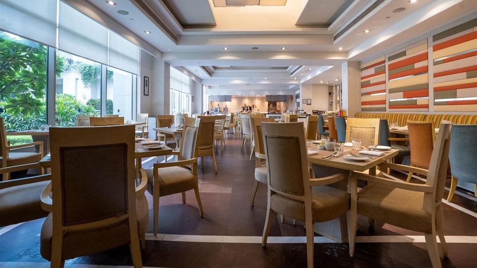 DoubleTree by Hilton Hotel Agra Restaurant
