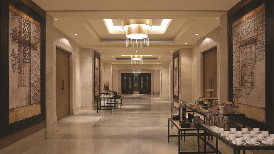DoubleTree by Hilton Hotel Agra Lobby