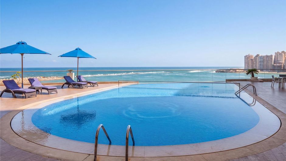 Hilton Alexandria Corniche Pool