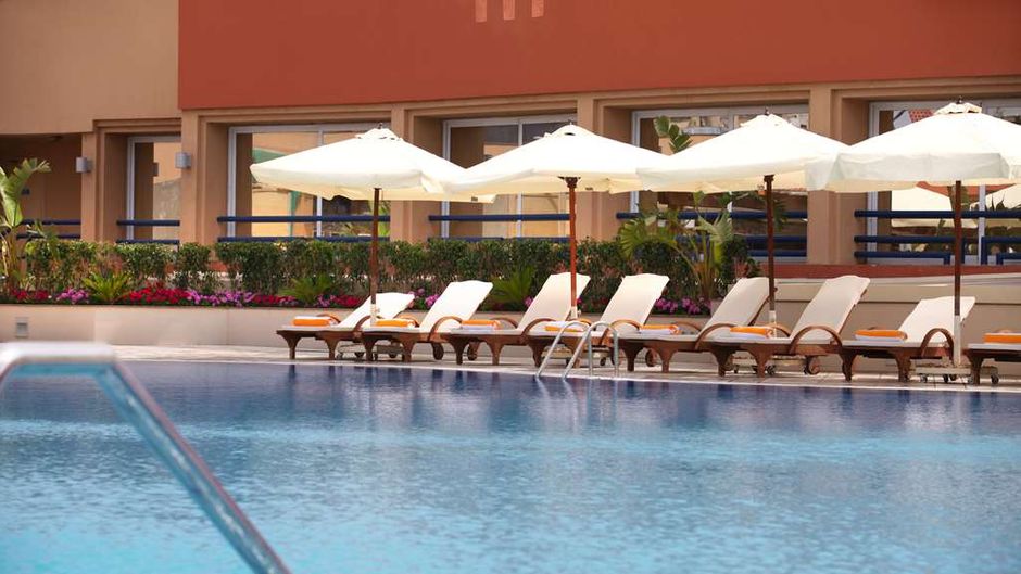 Hilton Alexandria Green Plaza Pool