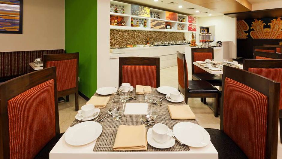 Hampton by Hilton Vadodara-Alkapuri Restaurant