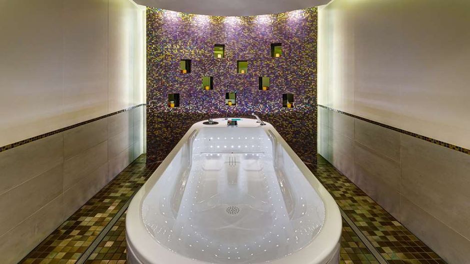 Waldorf Astoria Berlin Pool