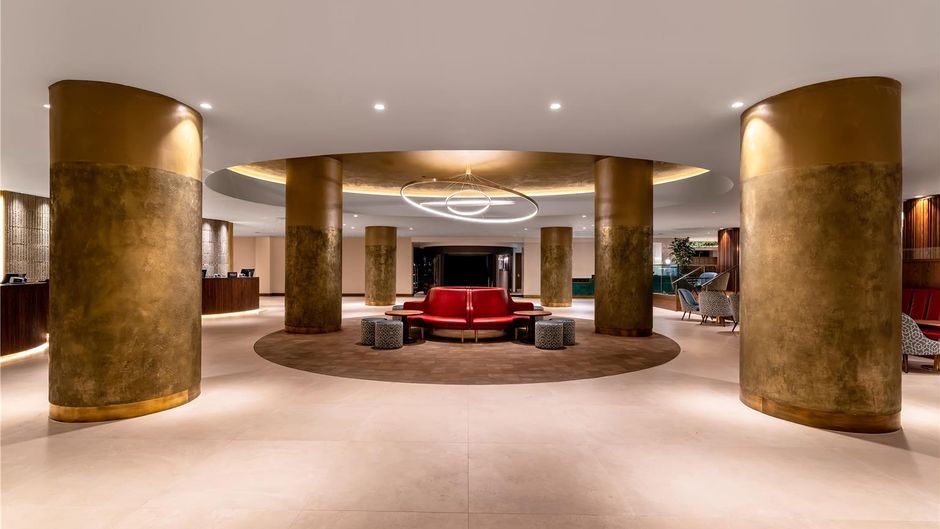Hilton Birmingham Metropole Lobby